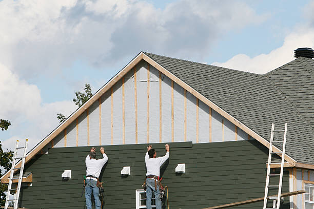 Professional Siding technician working in Marblehead, MA